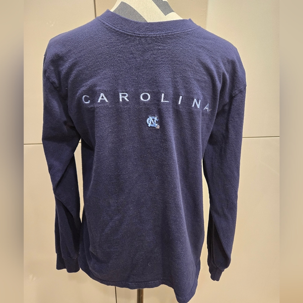 Vintage Men's SIze Medium Carolina Tar Heels shirt